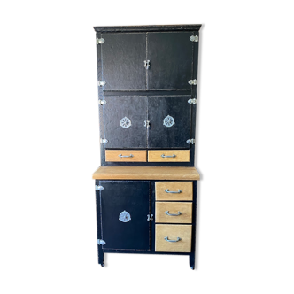 Old refrigerant cabinet