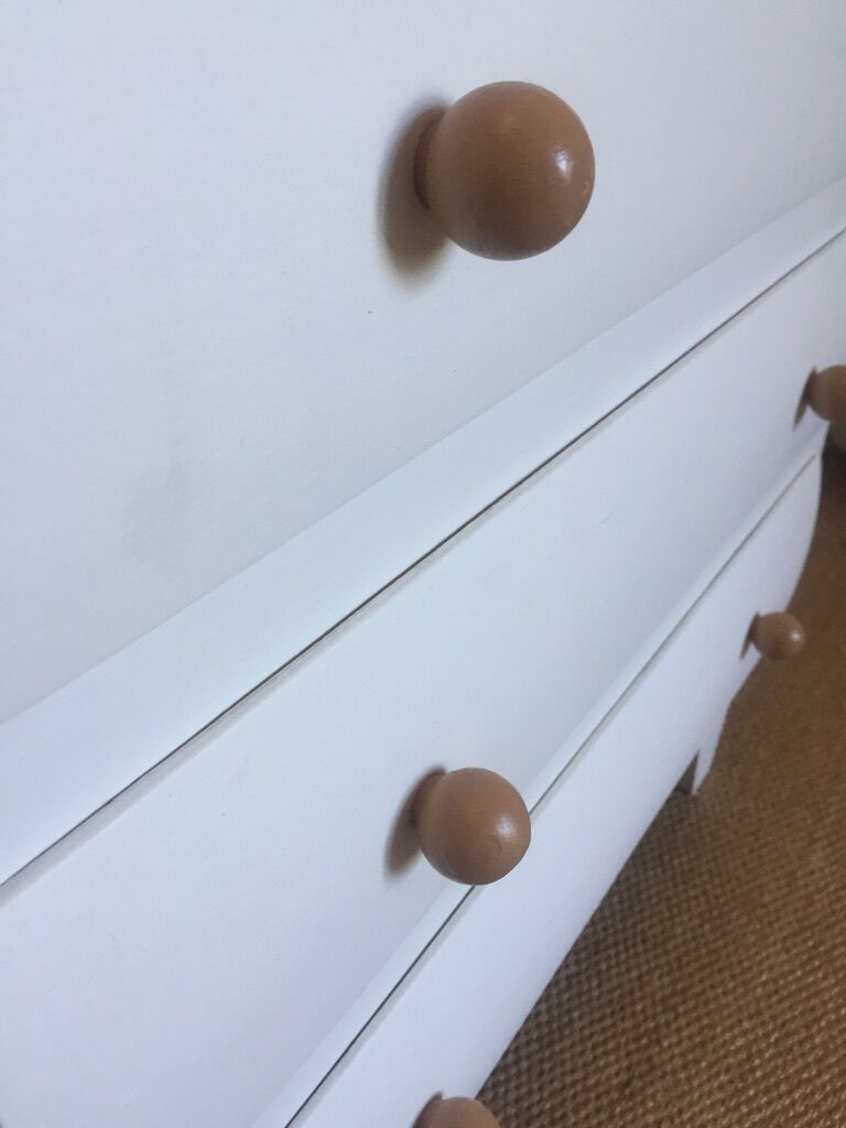 White chest of drawers