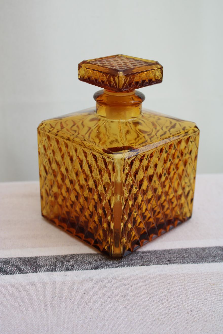 Glass decanter