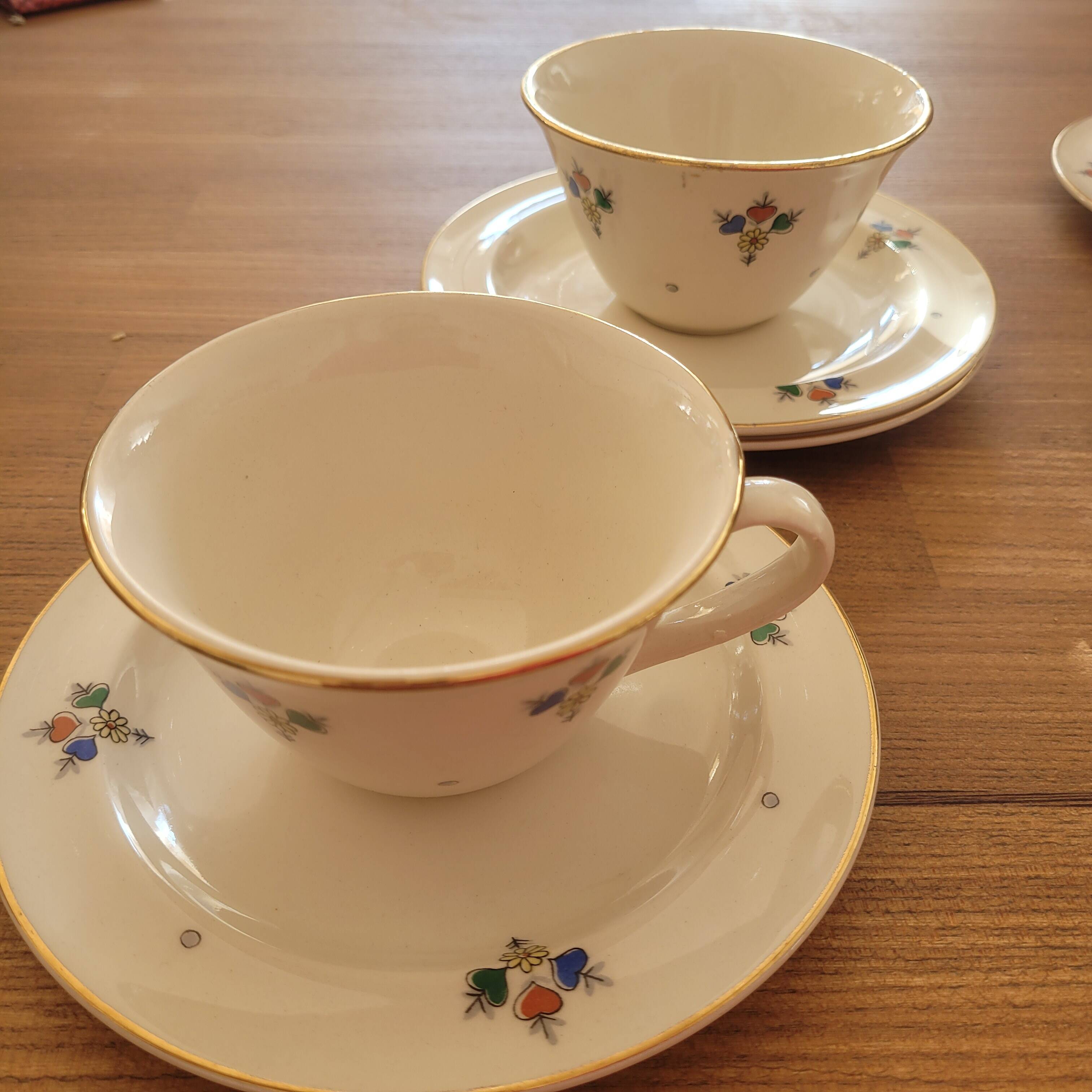 2 cups and saucers Keralux Boch Frères Belgium