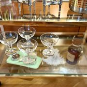 Titre  Desserte Hollywood Regency chrome & verre – années 70