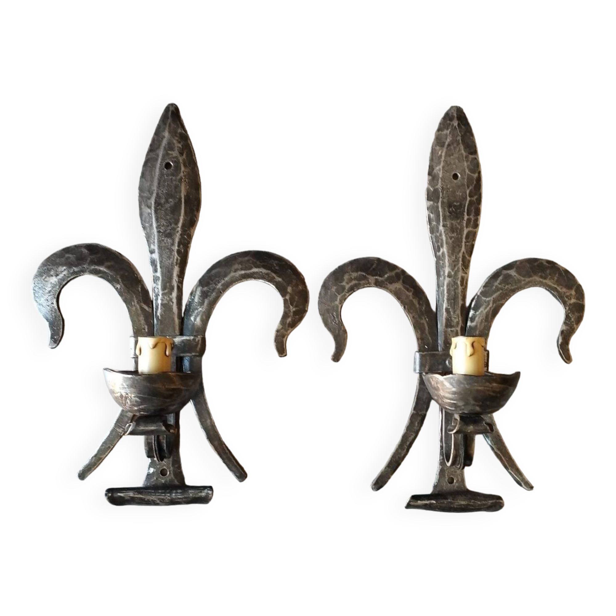 Brutalist iron wall light "fleur de lys"