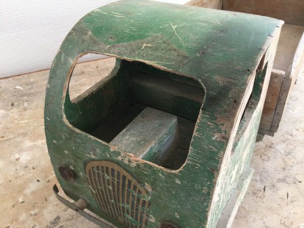Camion benne ancien en bois