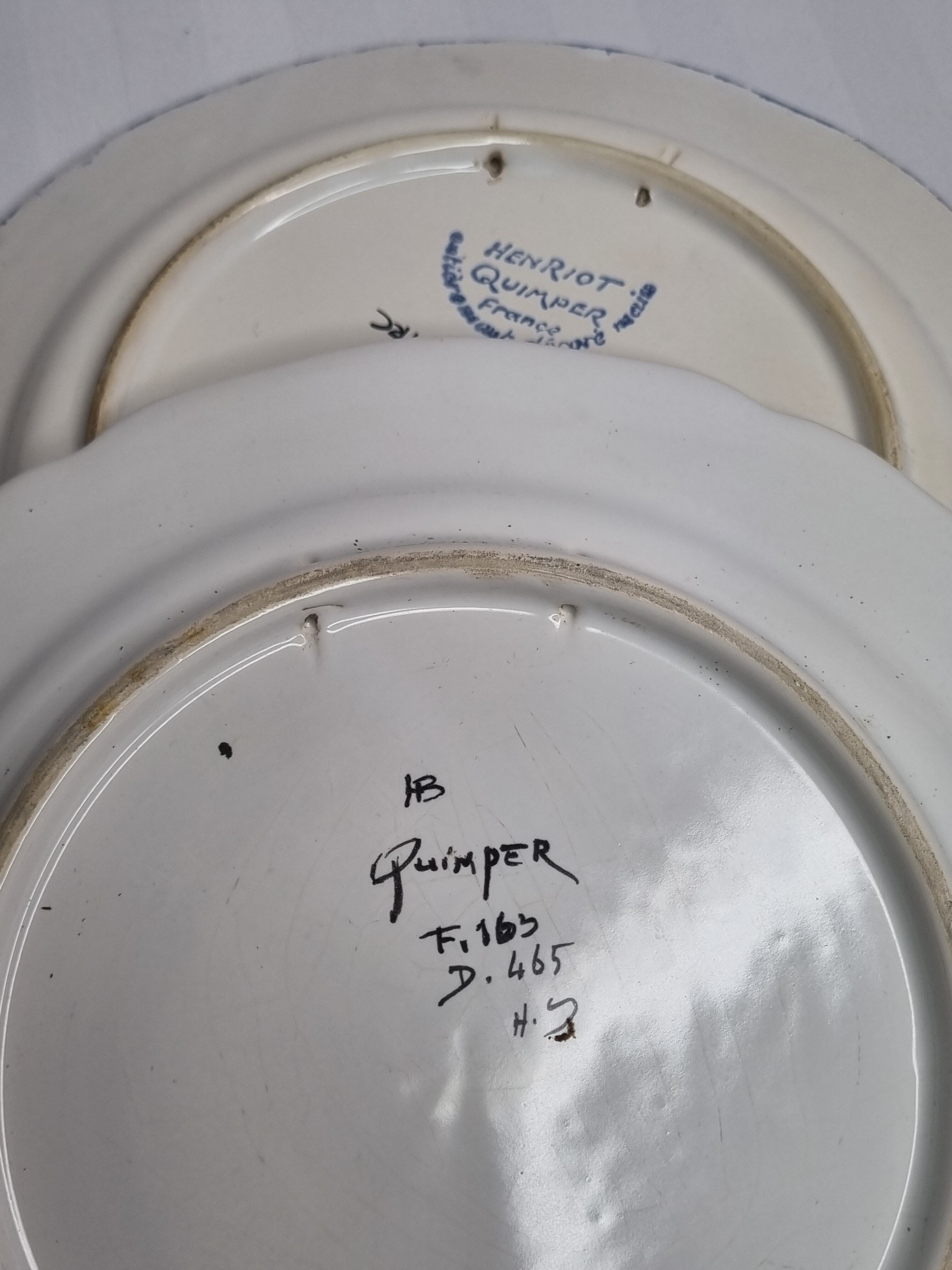 Pair of Henriot Quimper flat plates decorated with rooster and flowers