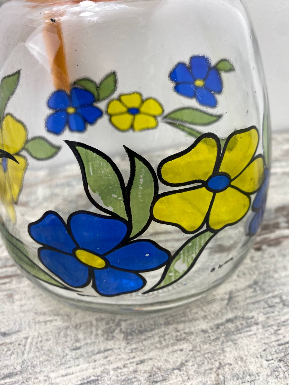 Refreshing glass carafe