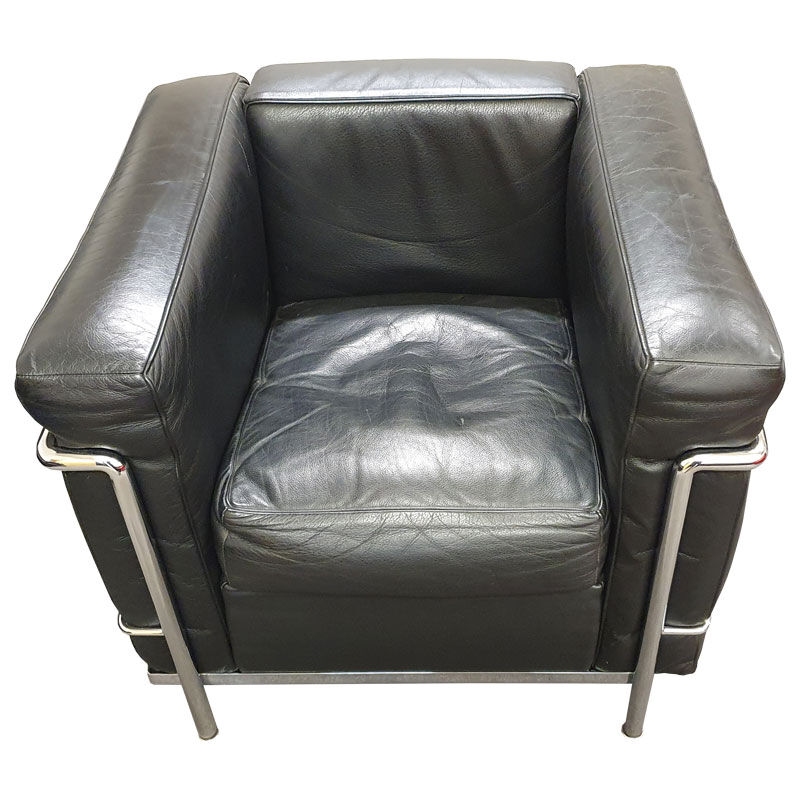 Black armchair Le Corbusier, LC2