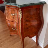 Commode sauteuse marquetee de style Louis XV