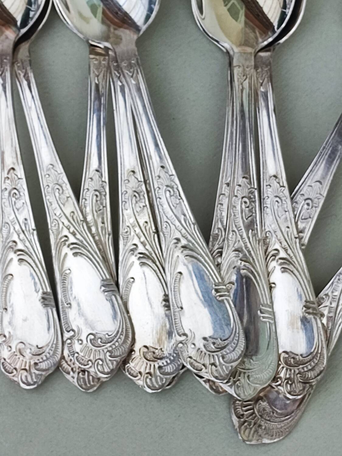 Silverplated cutlery : spoons, forks, teaspoons