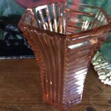 Vase en verre rose
