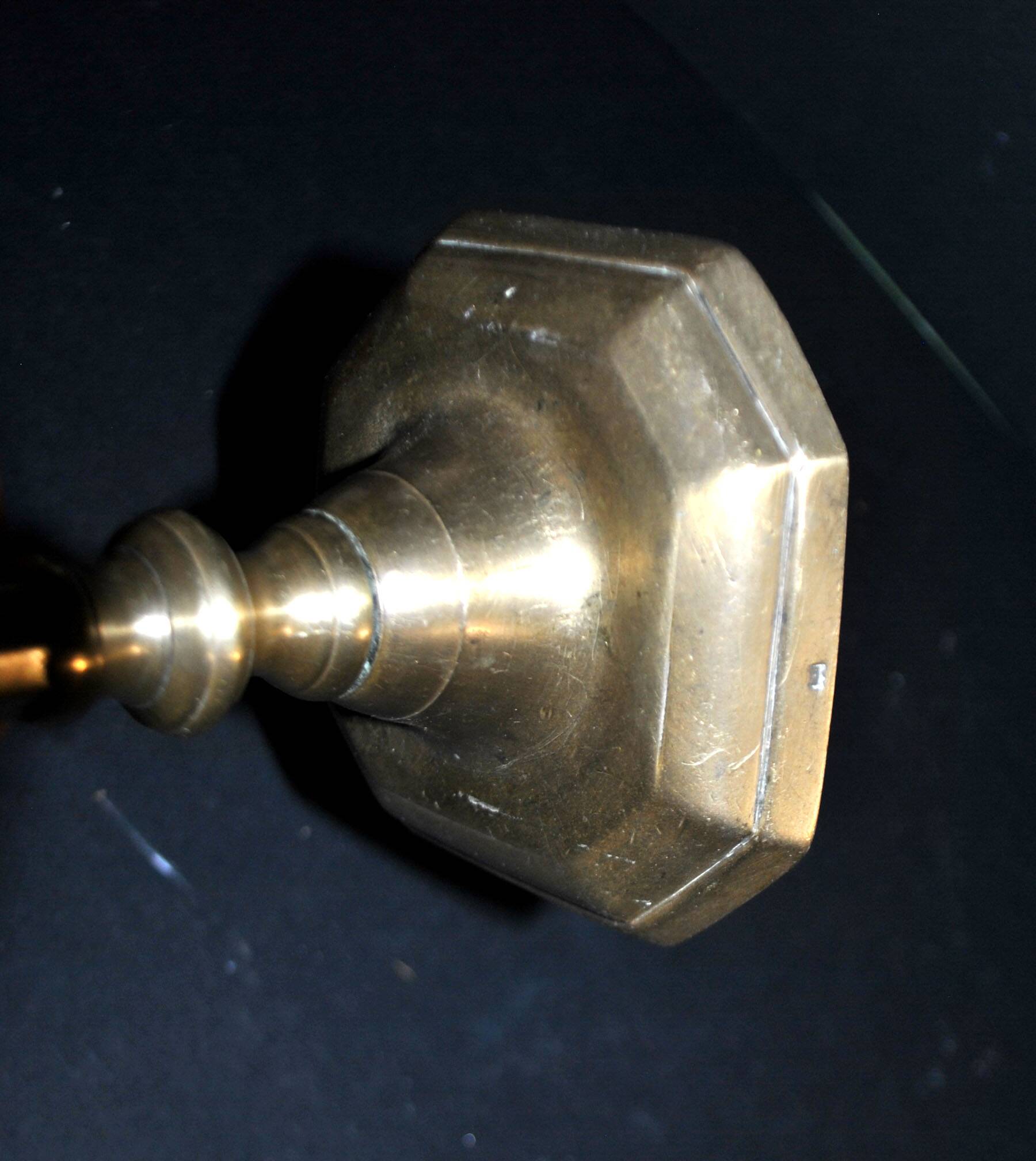 Antique octagonal candlestick in Regency bronze from the 19th century.