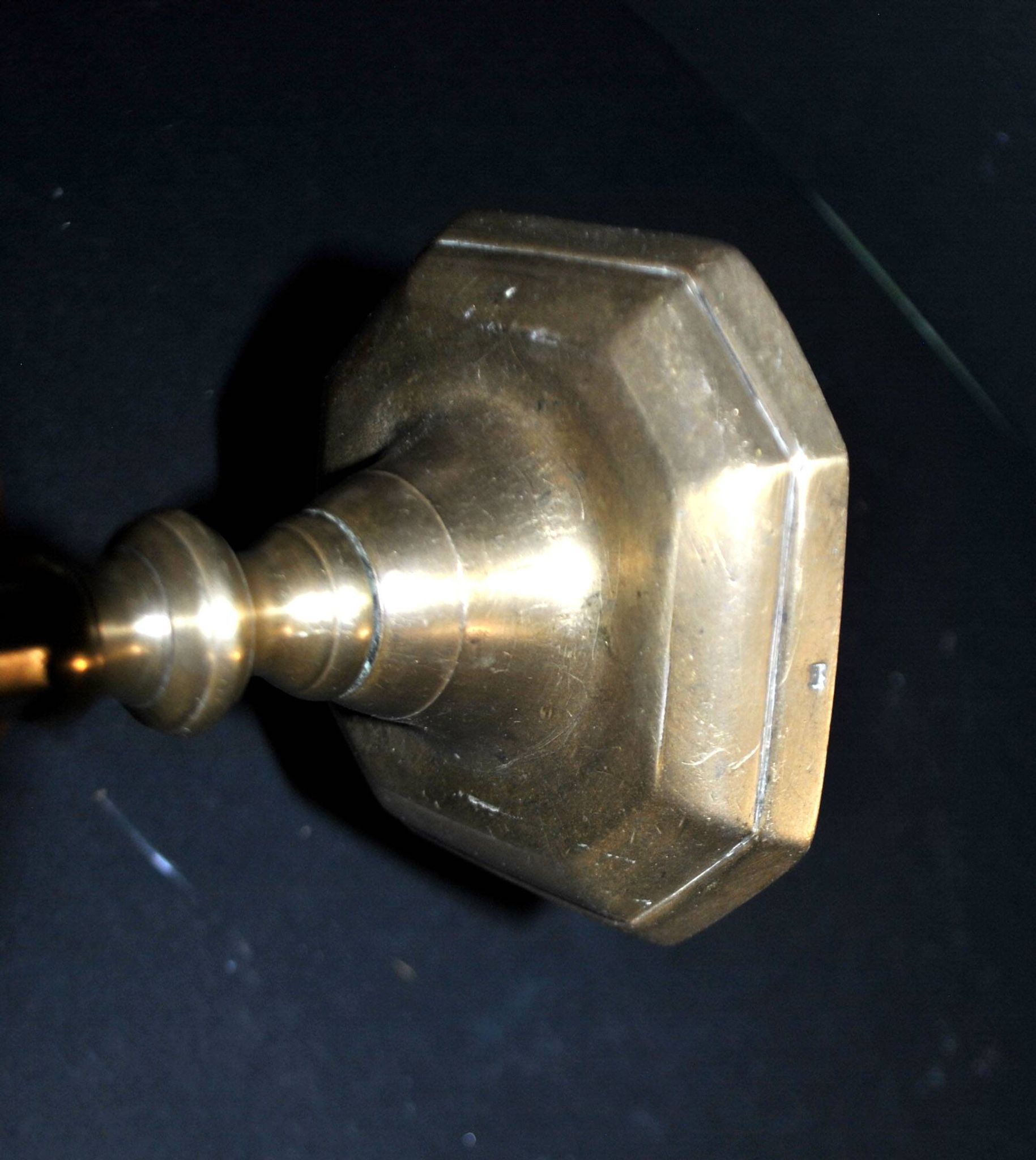 Antique octagonal candlestick in Regency bronze from the 19th century.