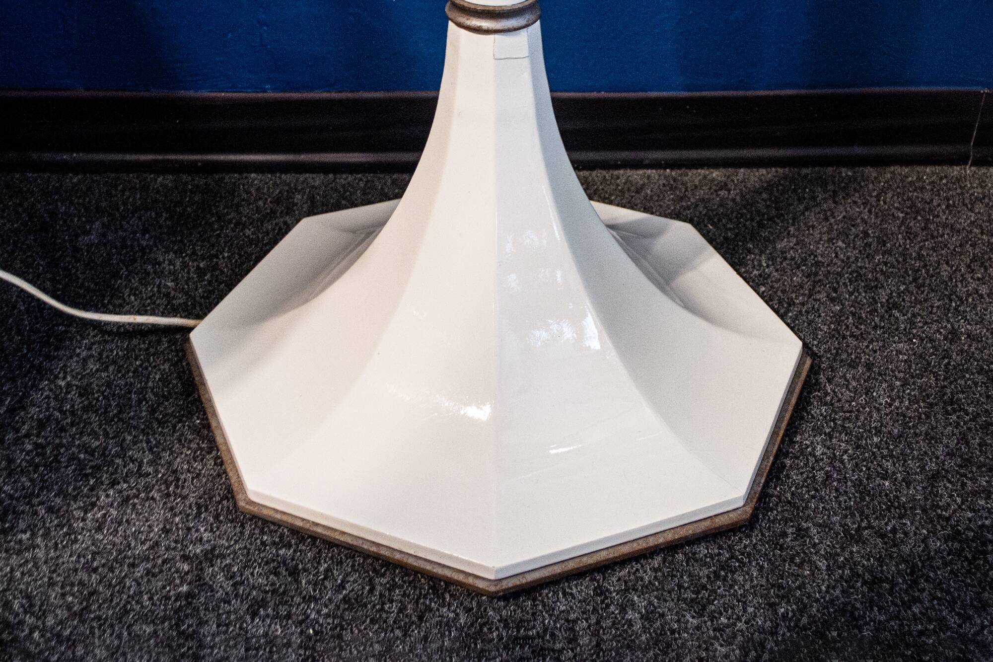 Lampada da terra in metallo smaltato di Pouenat, Francia Anni '70