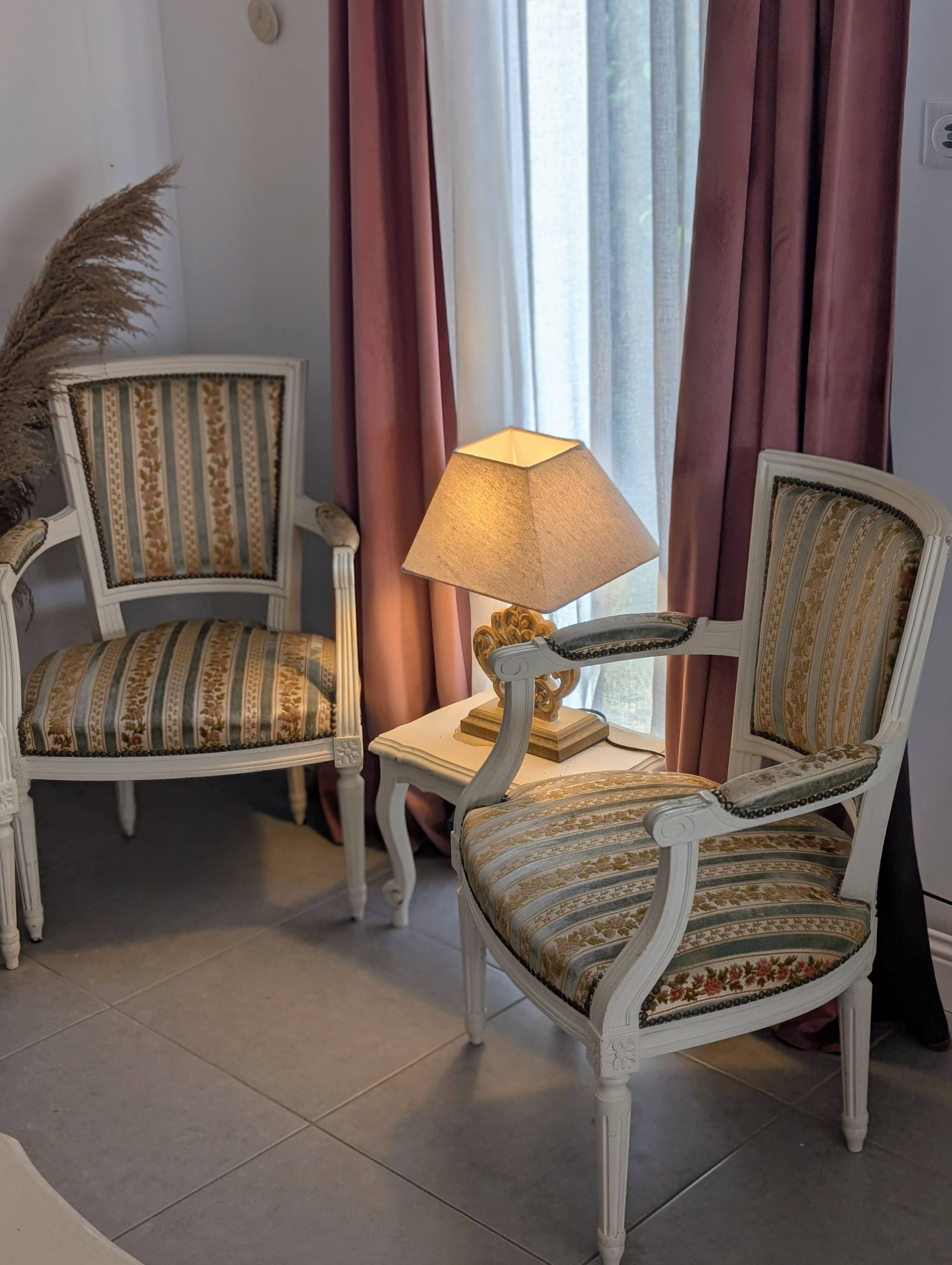 Louis XVI salon: lot of a banquette and two armchairs