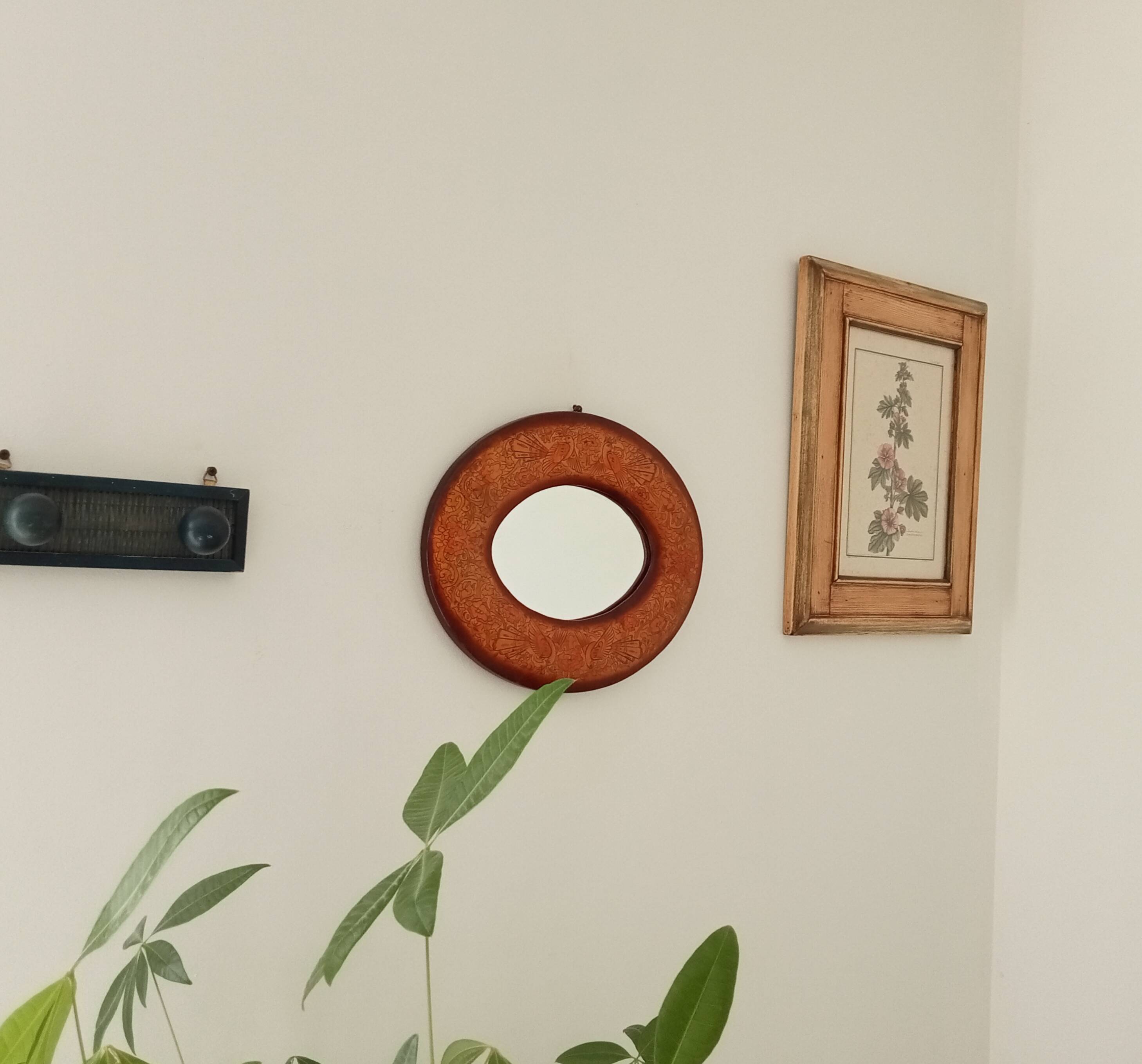 Vintage oval mirror in wood and leather from the 70s/80s 36.5*29.5