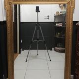 Miroir à fronton en bois sculpté
