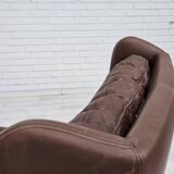 Années 1970, chaise pivotante danoise avec repose-pieds, bon état d'origine, cuir.