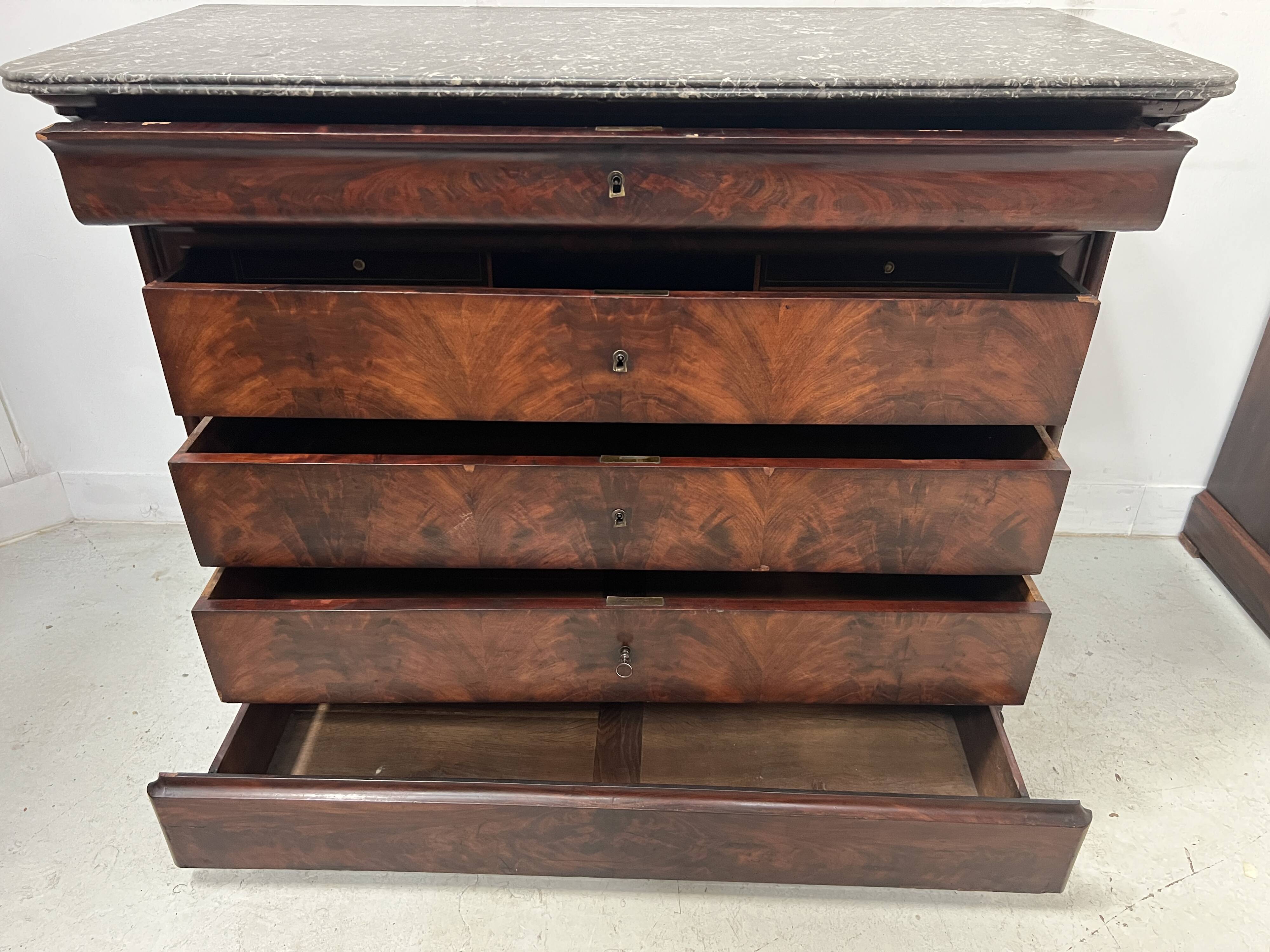 Commode secrétaire Louis Philippe en acajou XIX siècle