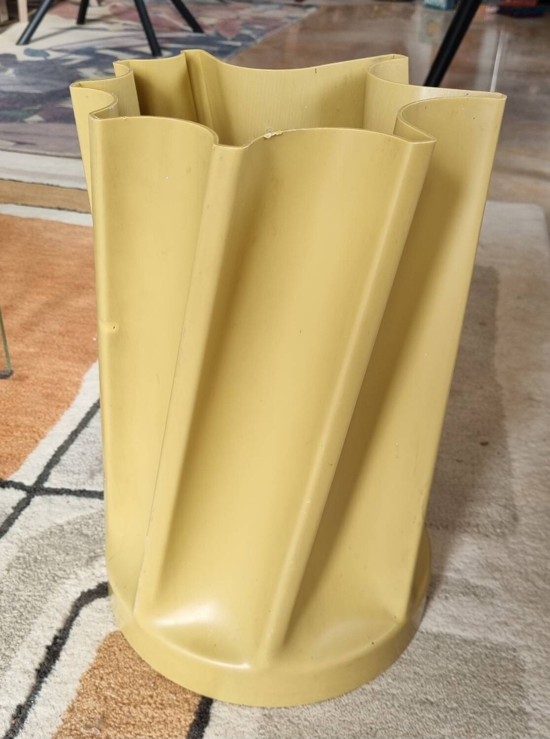 Portrait umbrella sent to Mari for Danese Milano from 1969.