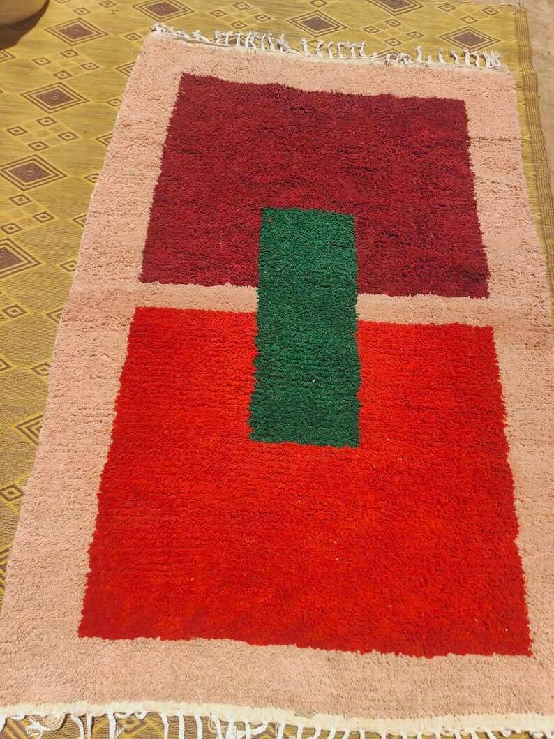 Pure wool rug, handwoven in traditional craftsmanship, size 150/250 cm.