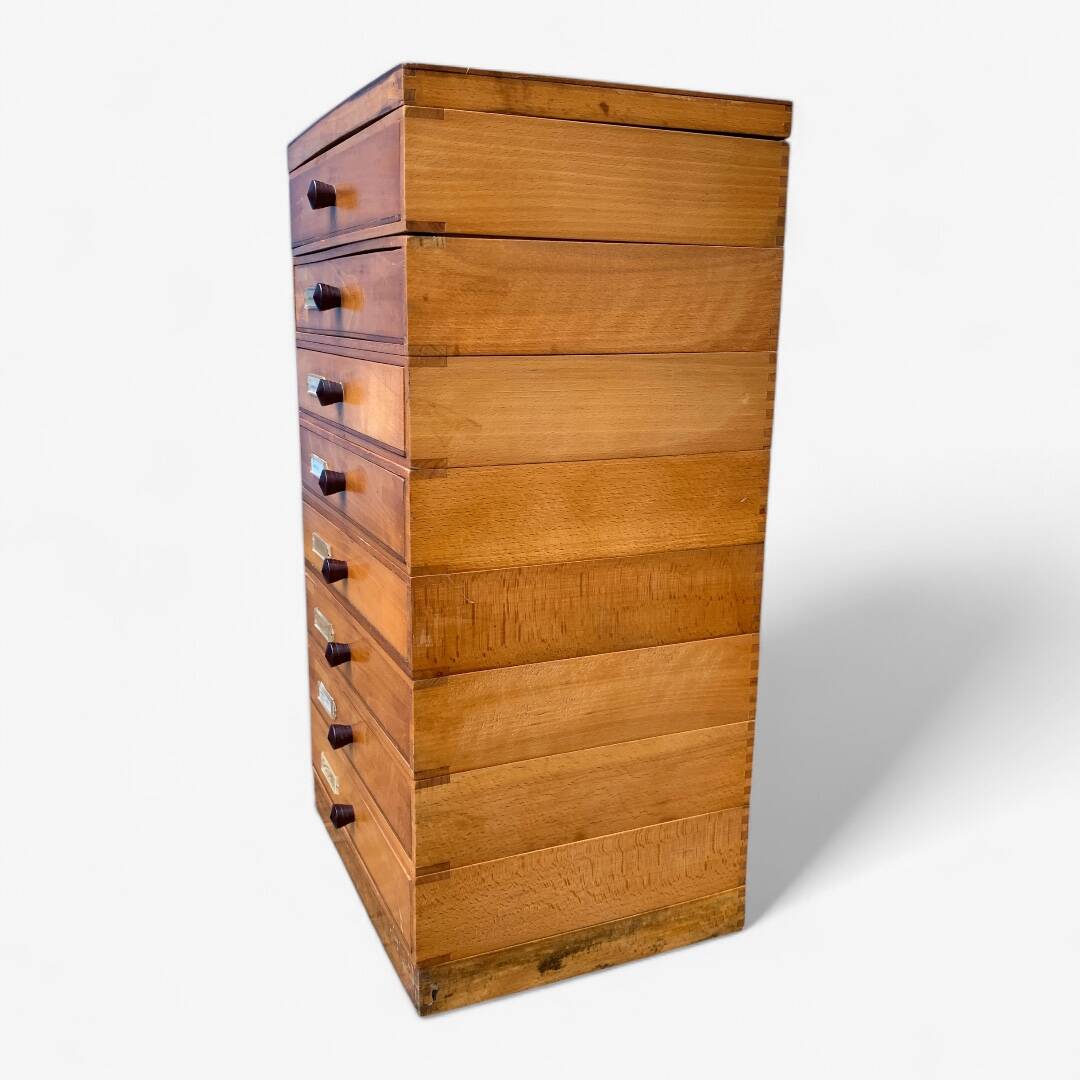 Vintage drawer cabinet with Bakelite knobs from the 1950s.