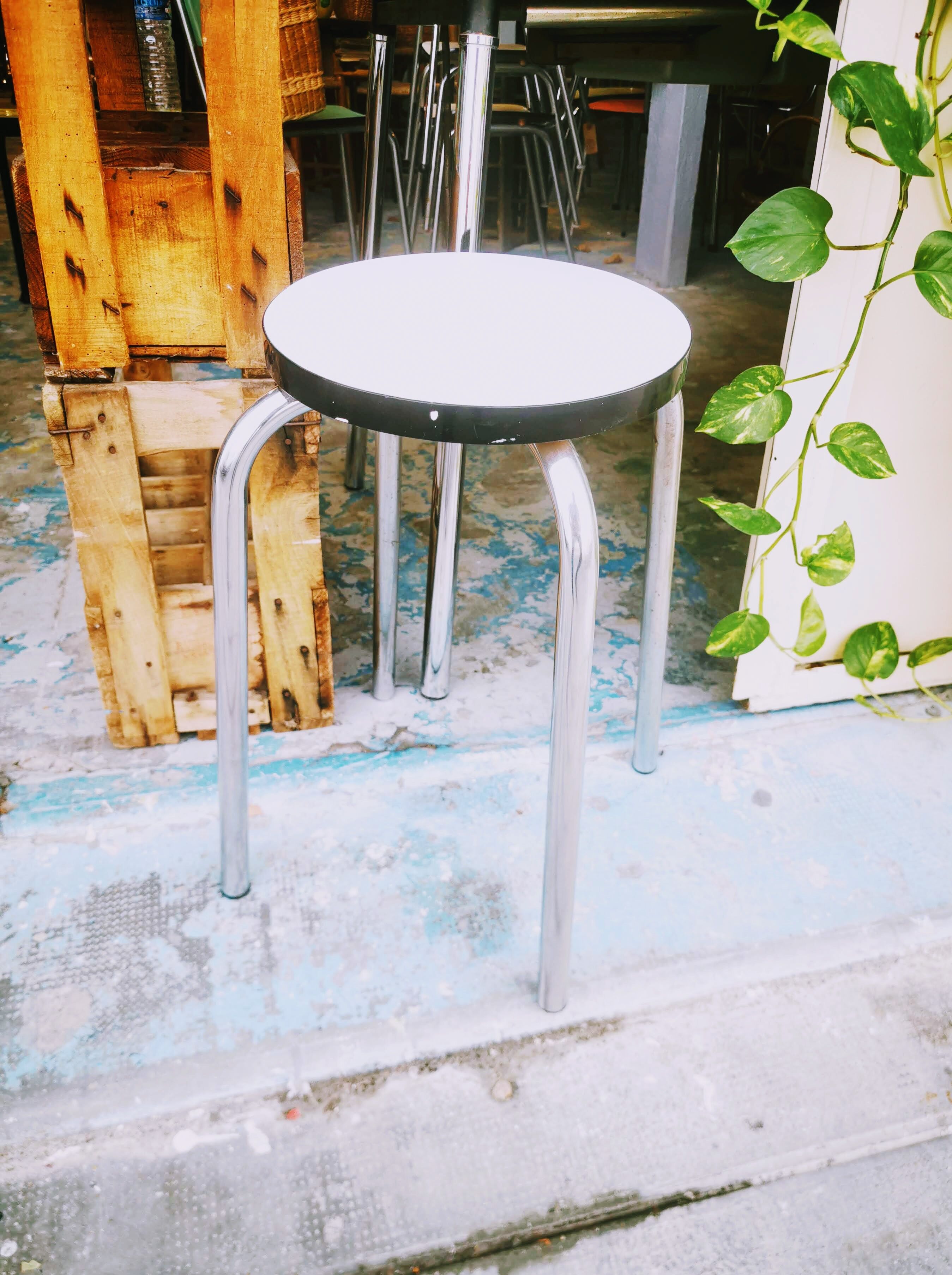 Round tab in formica