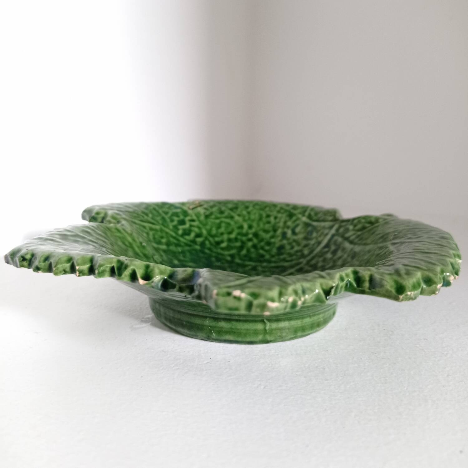 Vallauris vine leaf pocket emptier