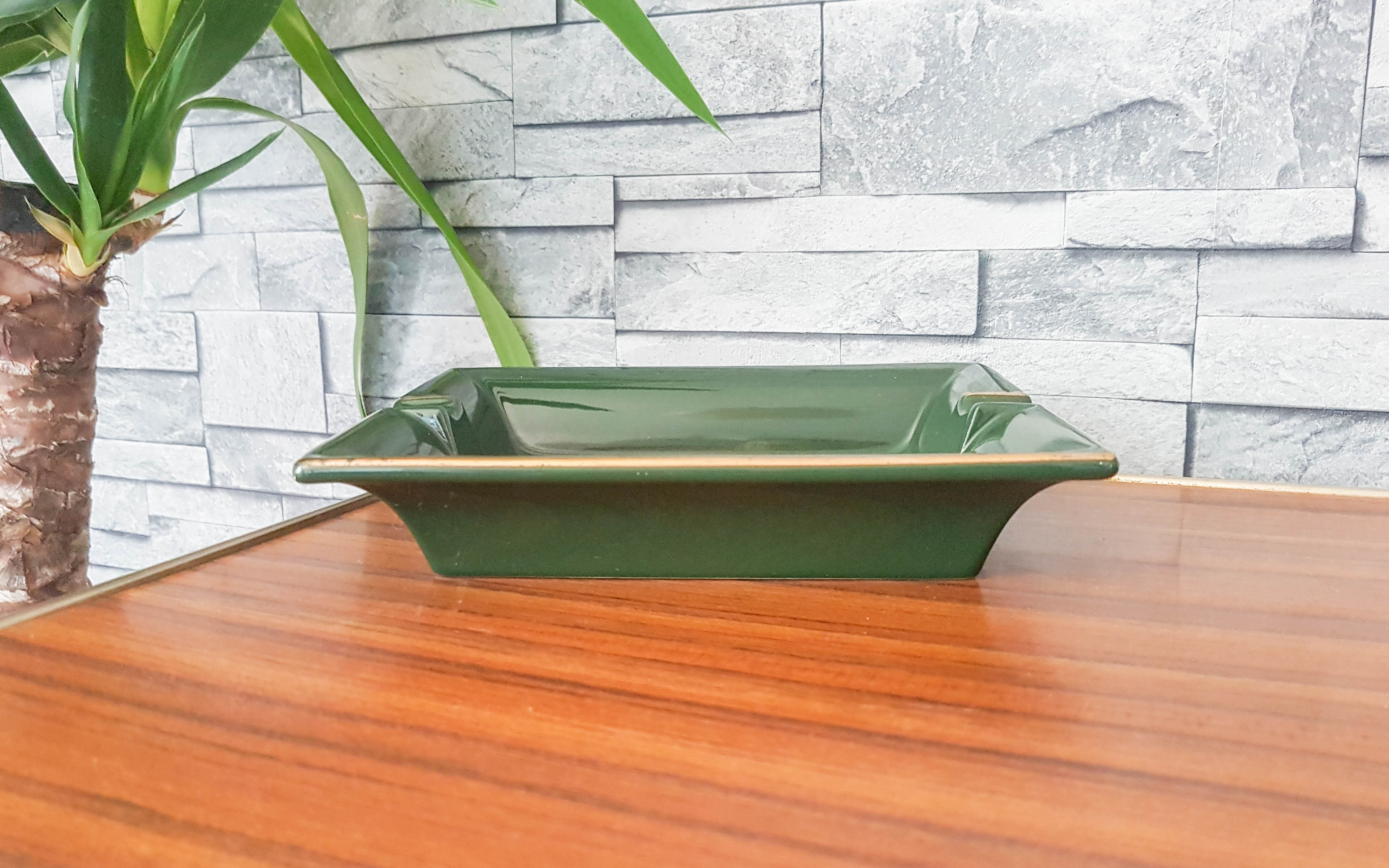 Green and gilded ceramic ashtray M99