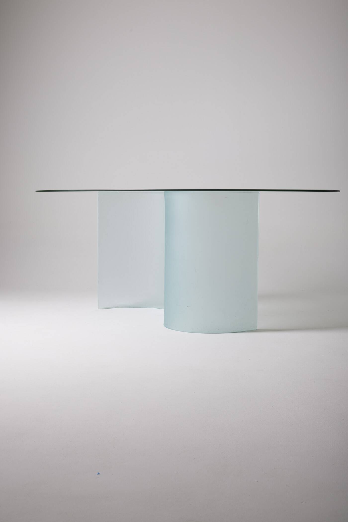 Oval glass table