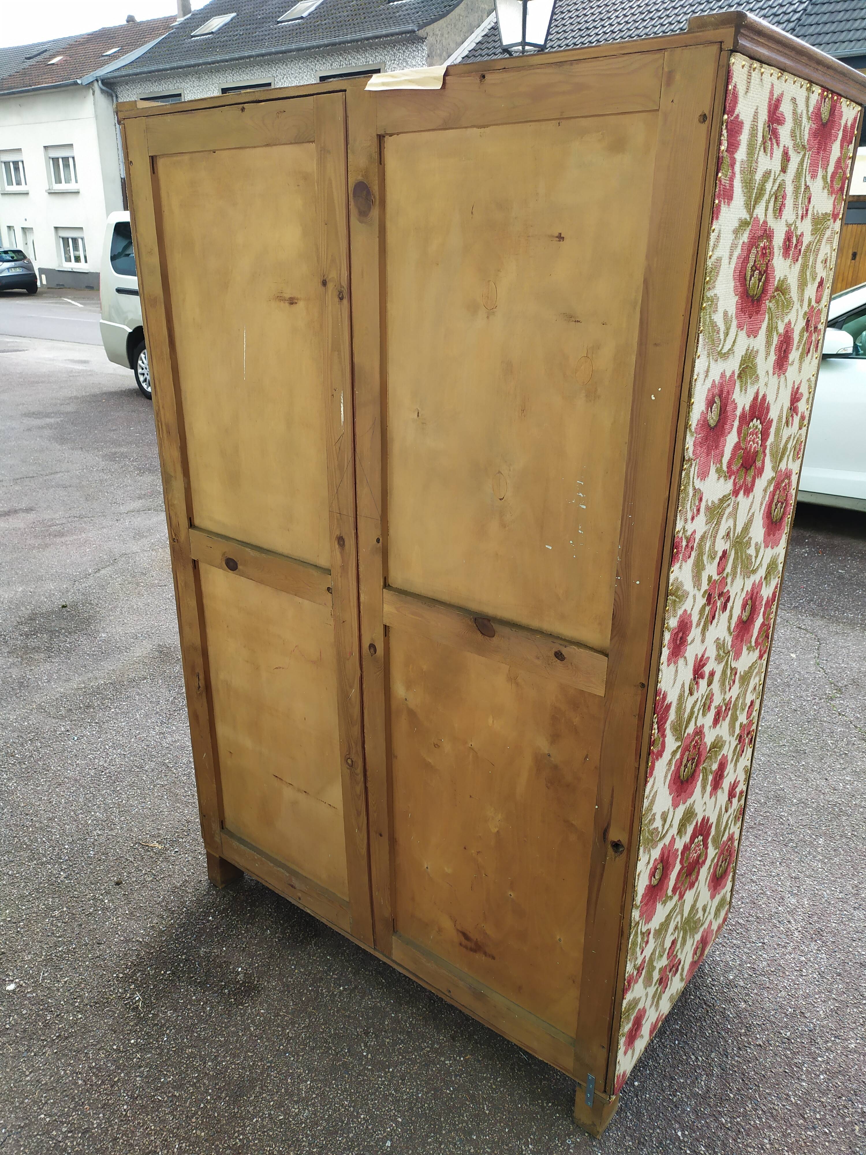 Wardrobe - wardrobe - Old - Wood - Floral Fabric - Artisanal