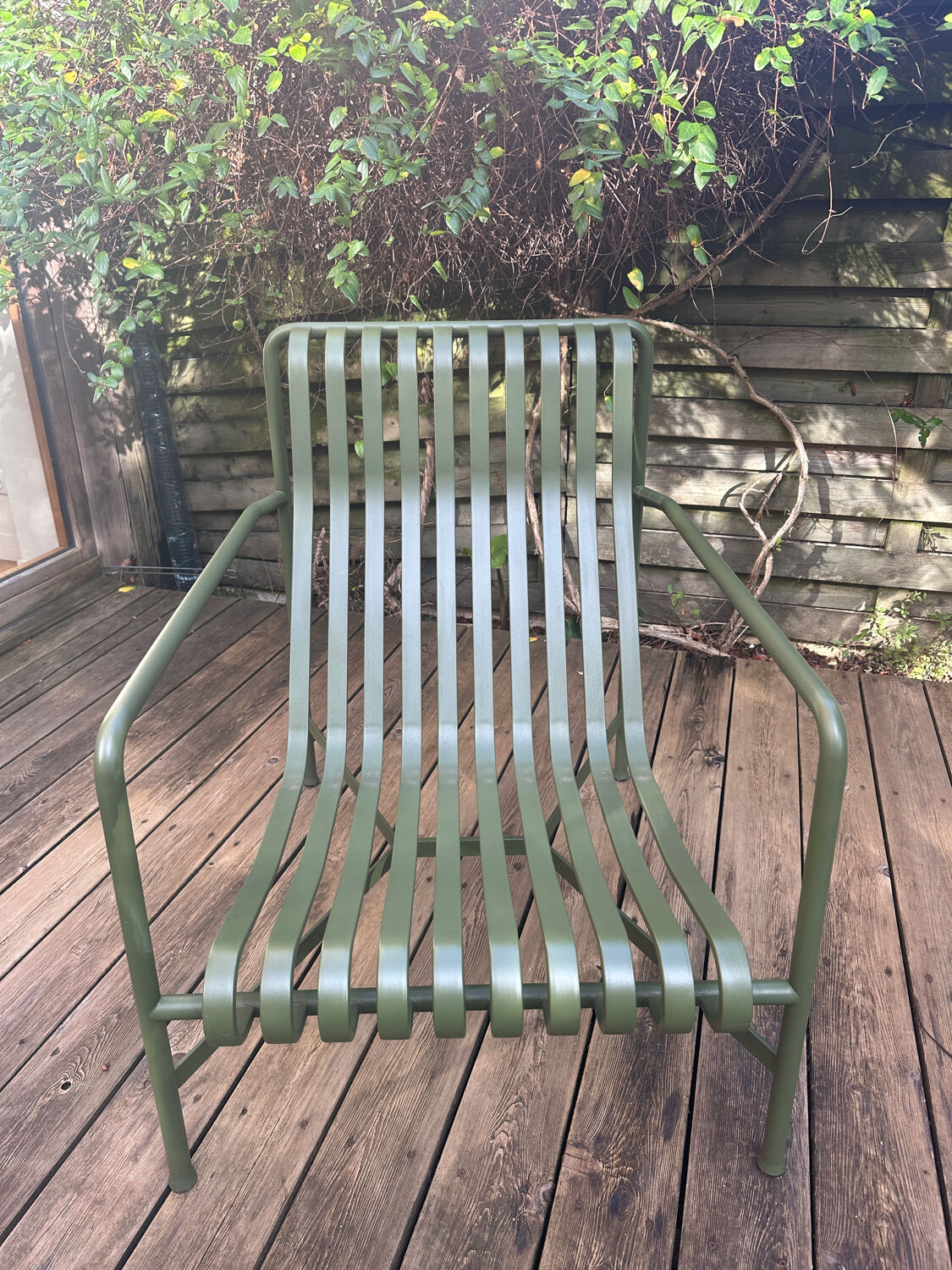 Low Palissade armchair in green metal by Bouroullec