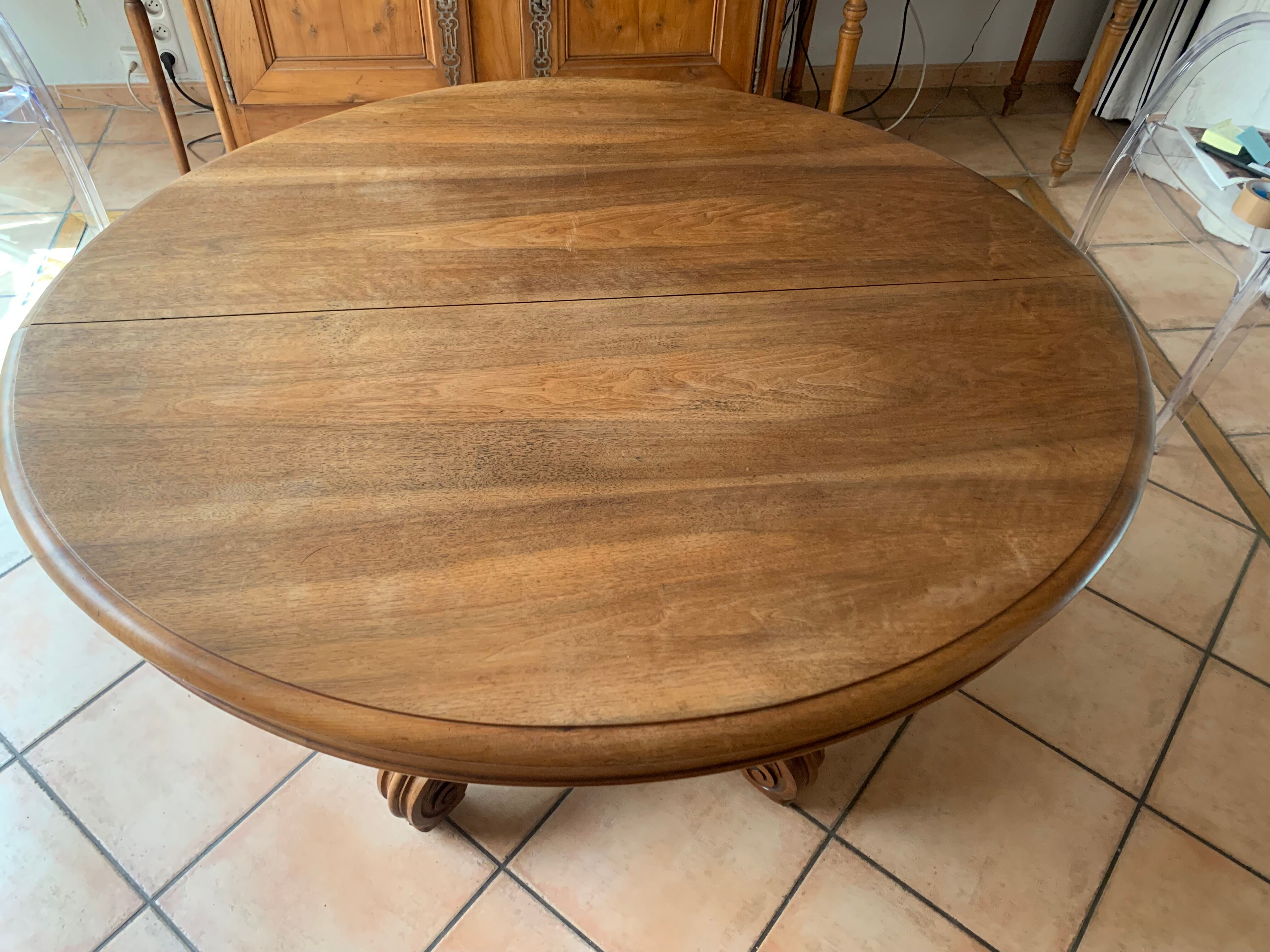 Old table slightly oval cherry tree with central foot with 2 extensions