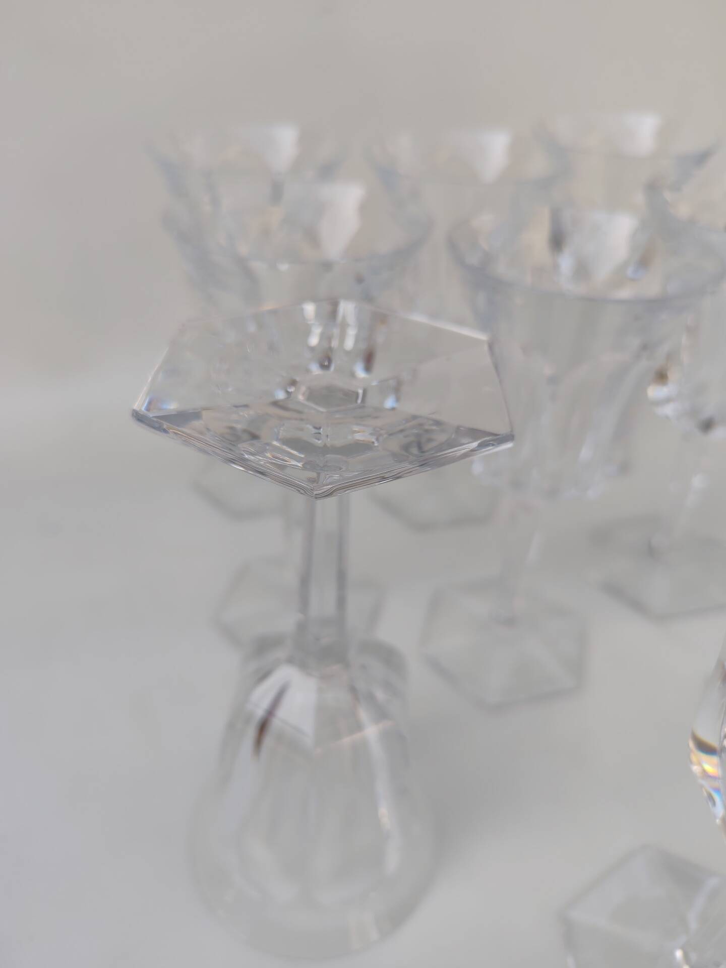 9 grands verres en cristal de baccarat, modèle Malmaison.
