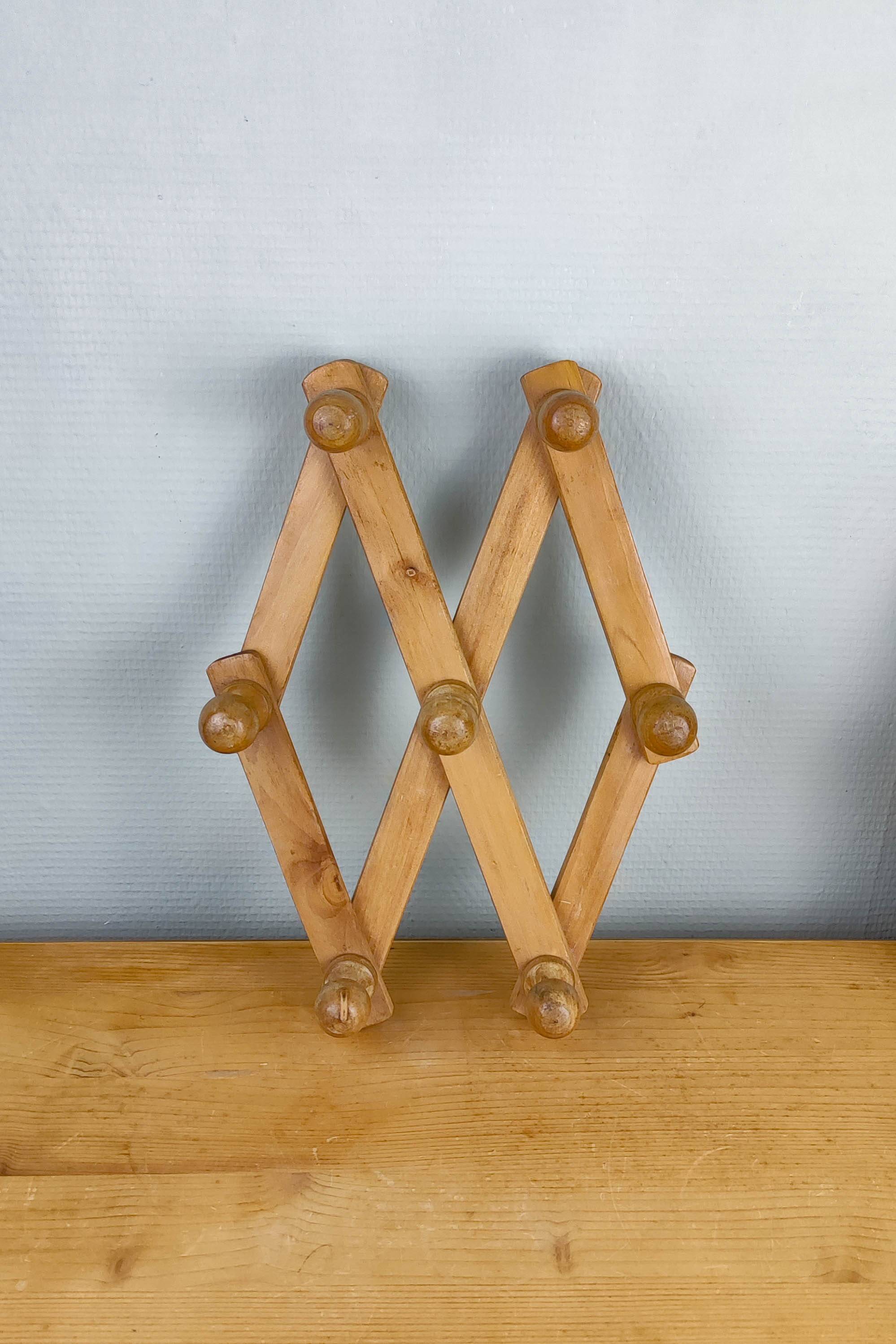 Wooden accordion coat rack