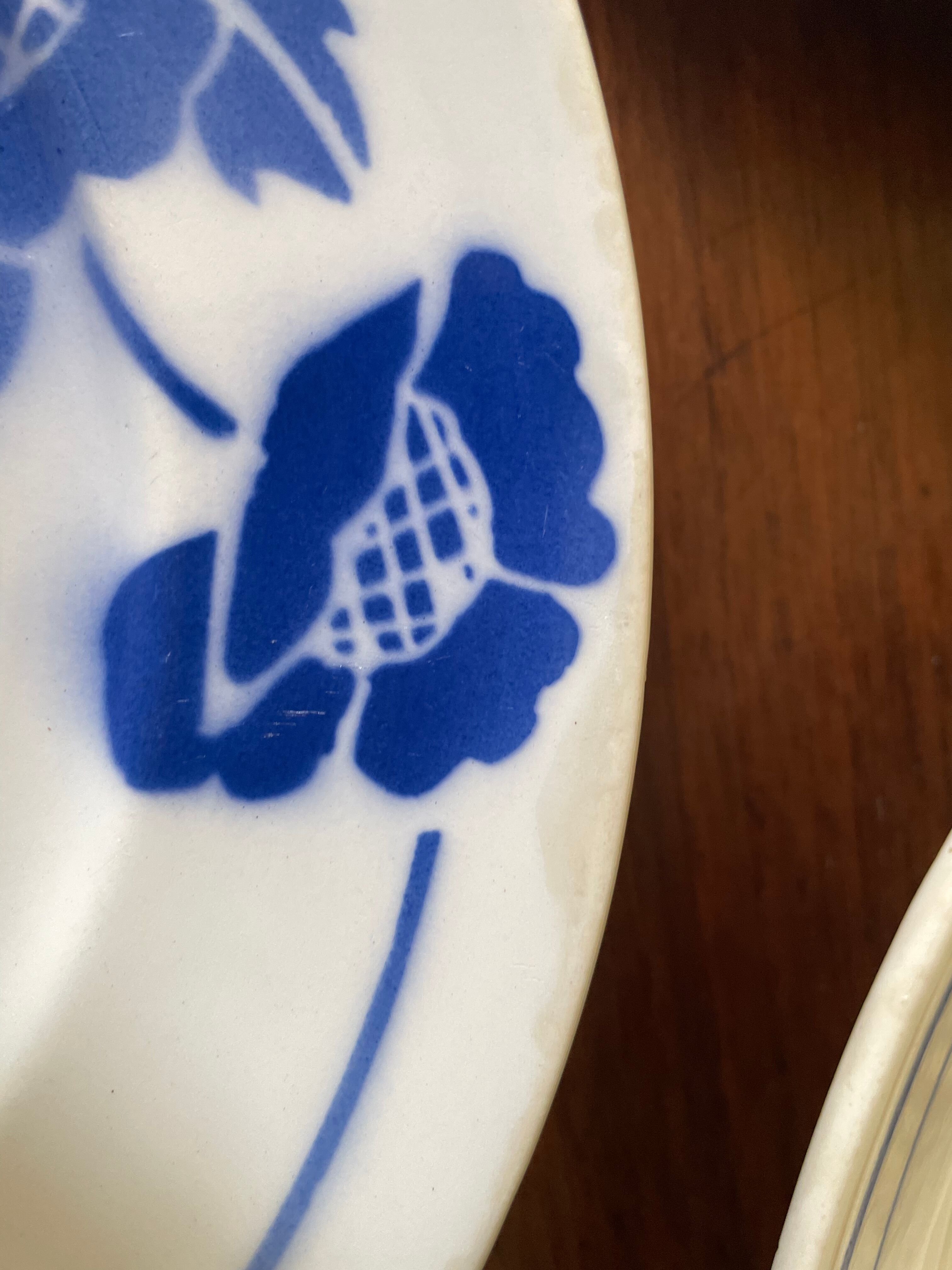 Set of 4 flat plates mismatched