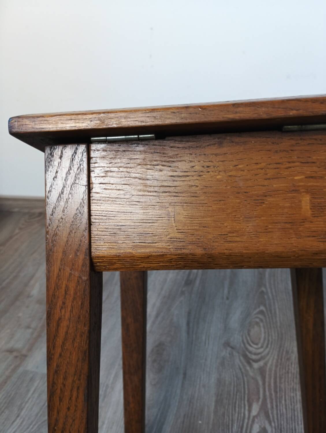 Tabouret coffre en bois