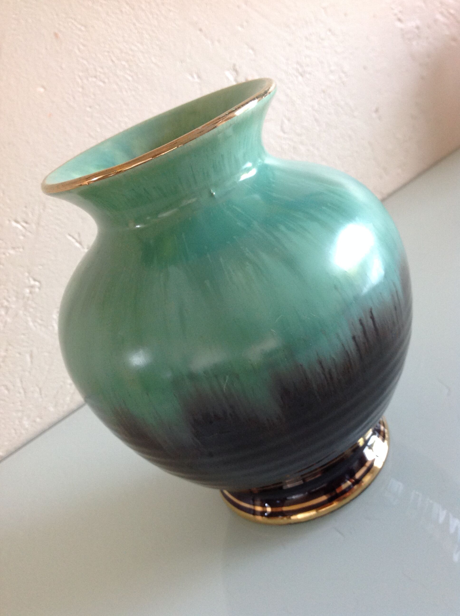 Green and black cermal ball vase 60