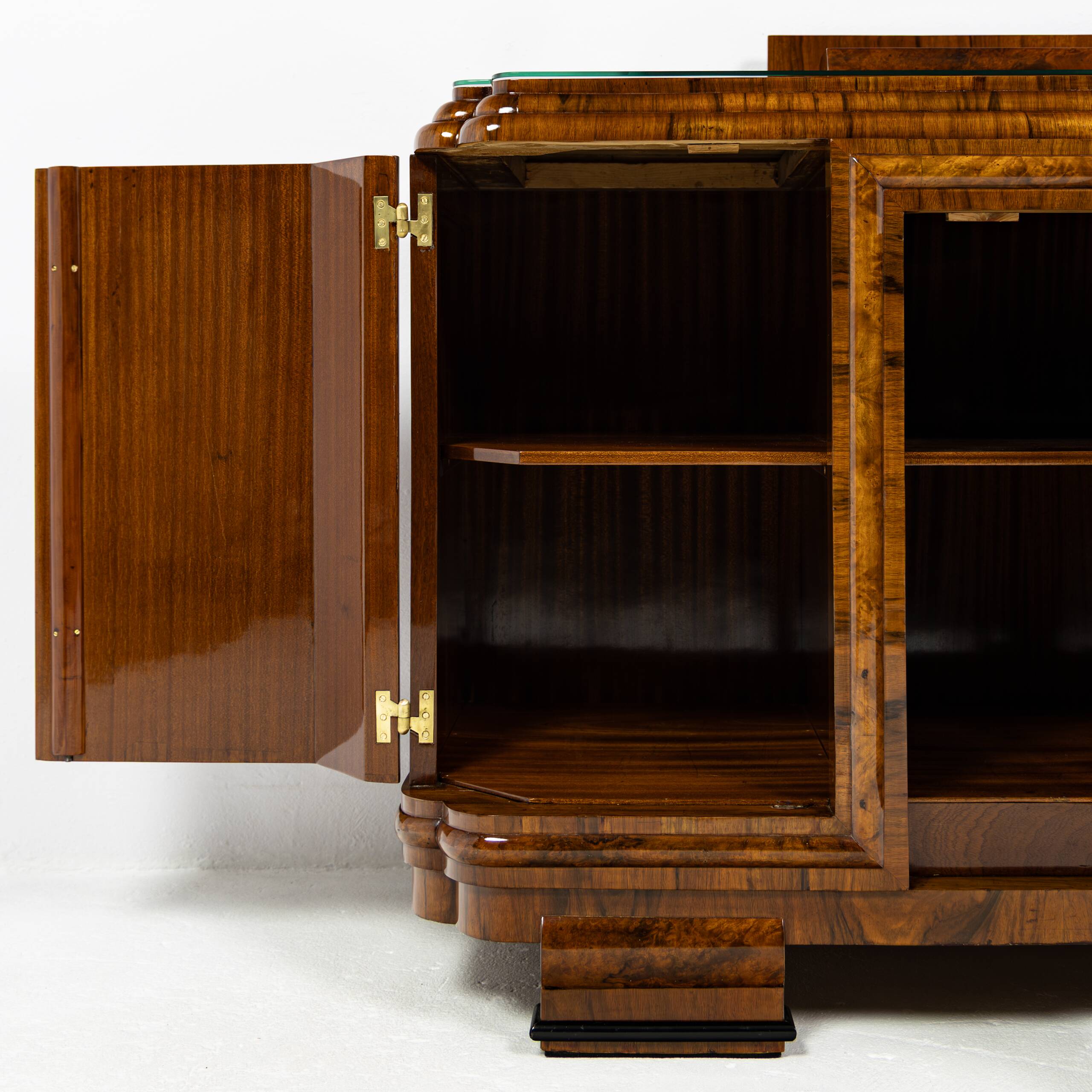 Buffet bas Art Déco en ronce de noyer - 1925-1939