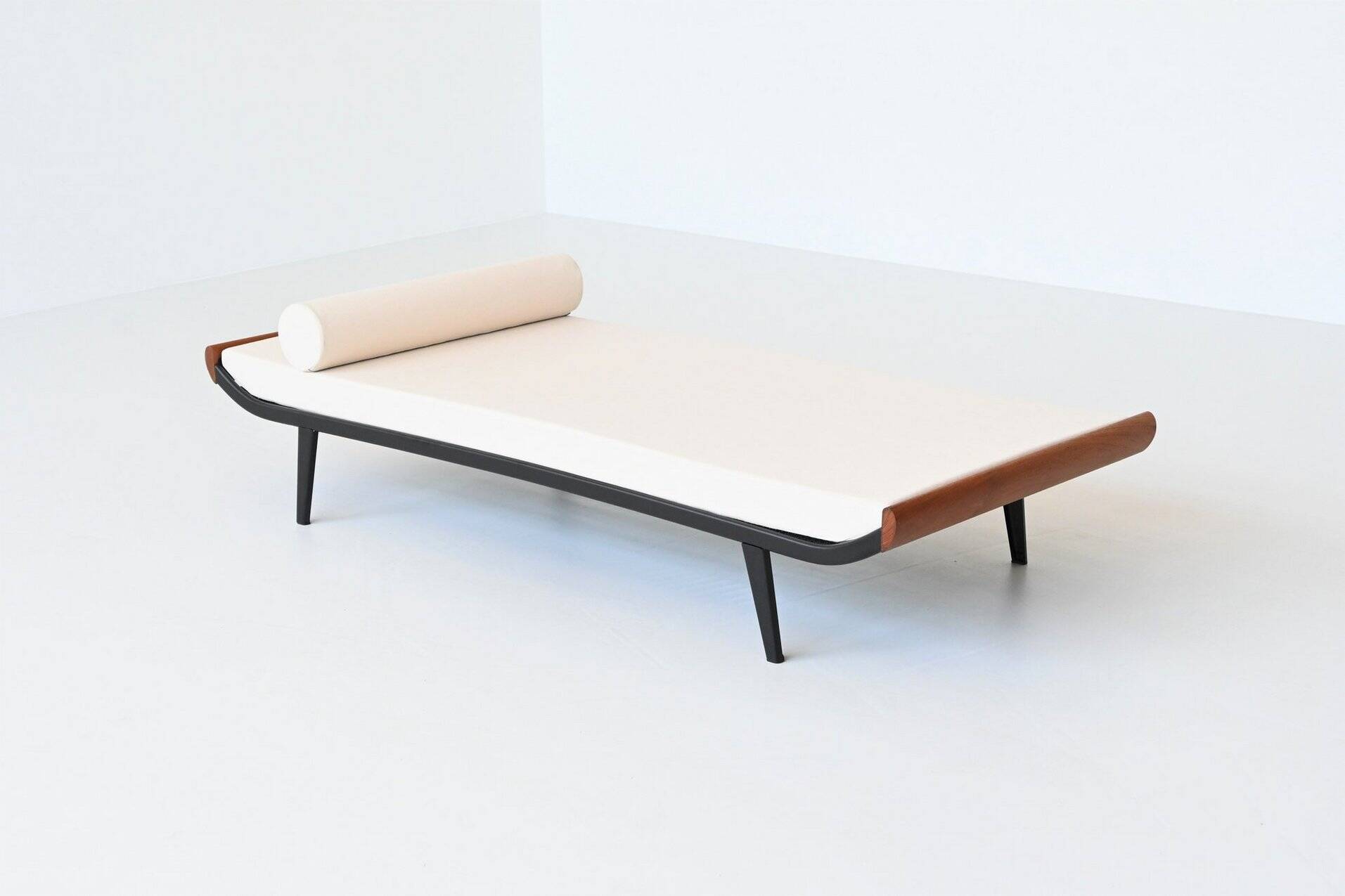 Dick Cordemeyer Lit de repos Cléopâtre en lin blanc Auping Pays-Bas 1954