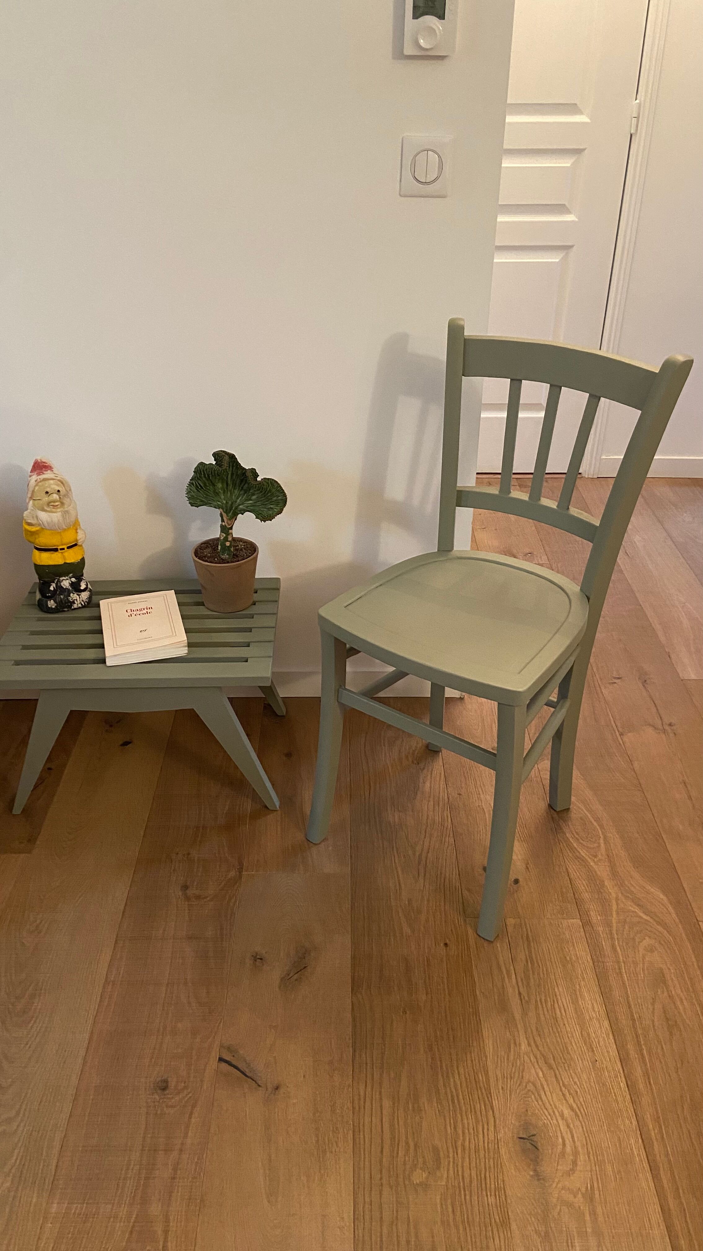 Chaise bistrot Luterma vintage verte grisée