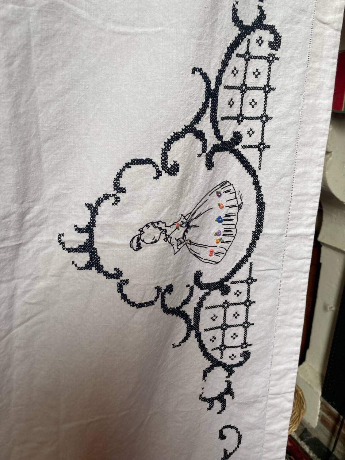 Old embroidered linen tablecloth 150x190