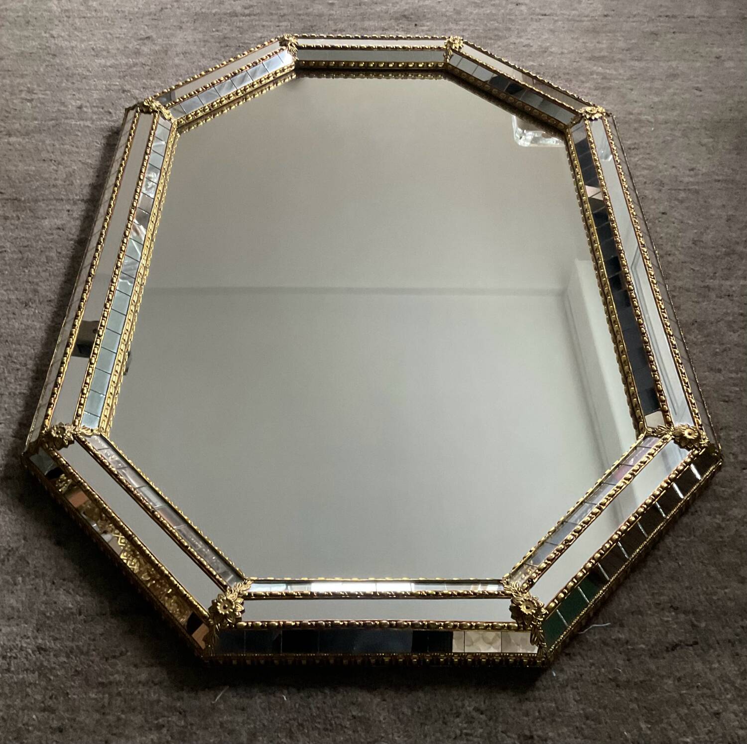 Miroir en laiton et parcloses maison Deknudt années 70
