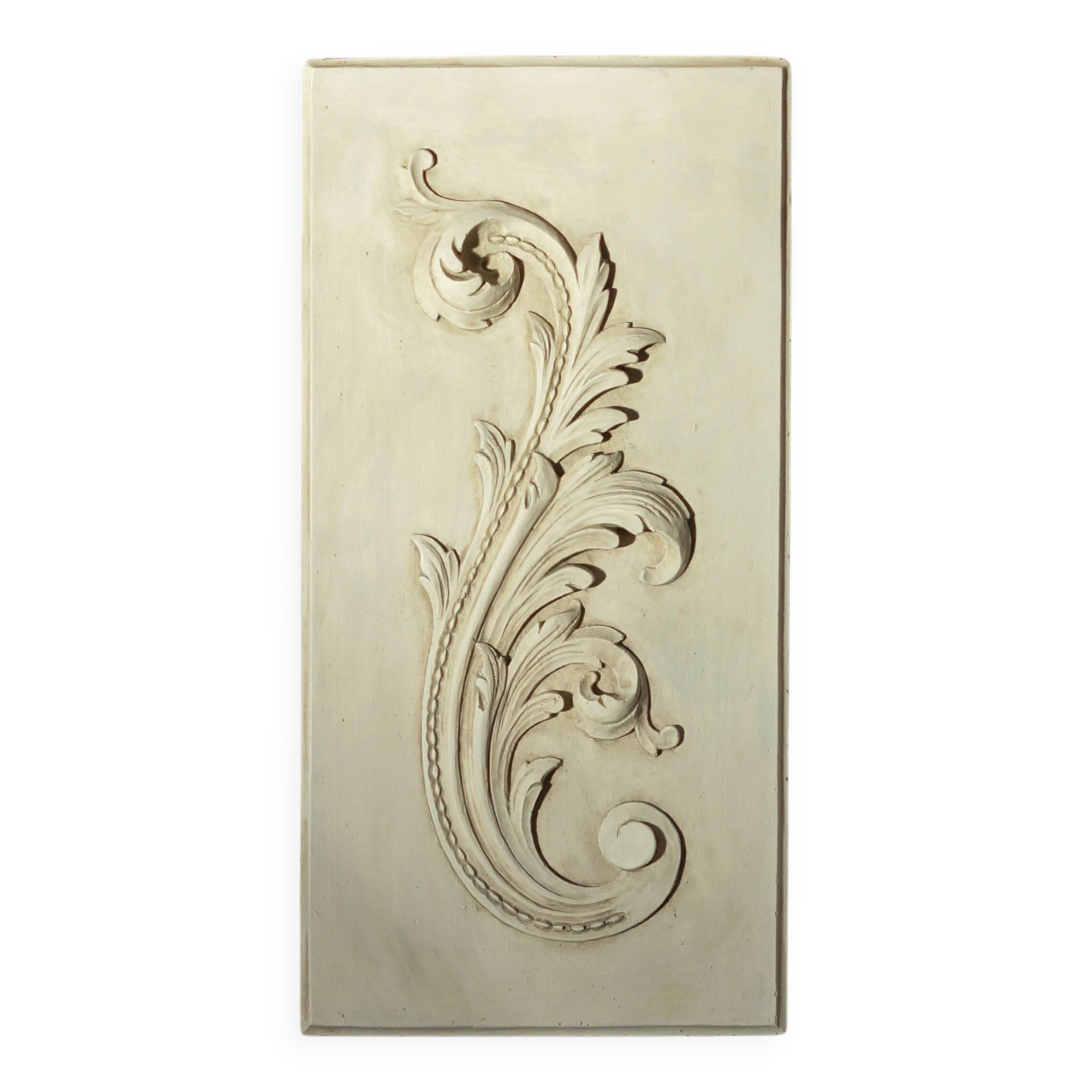 Bas-relief acanthus leaf