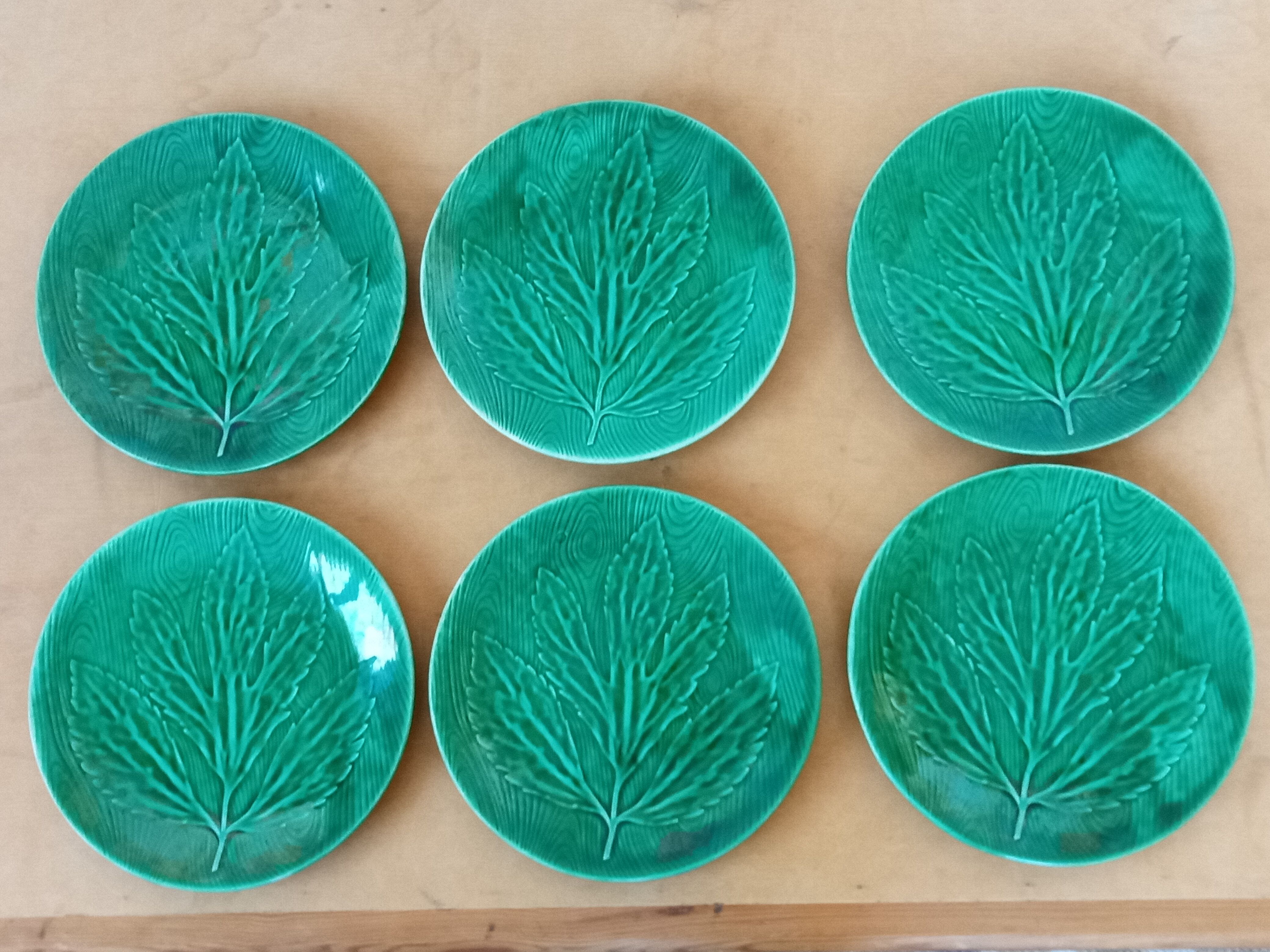 Six assiettes en barbotine de Gien