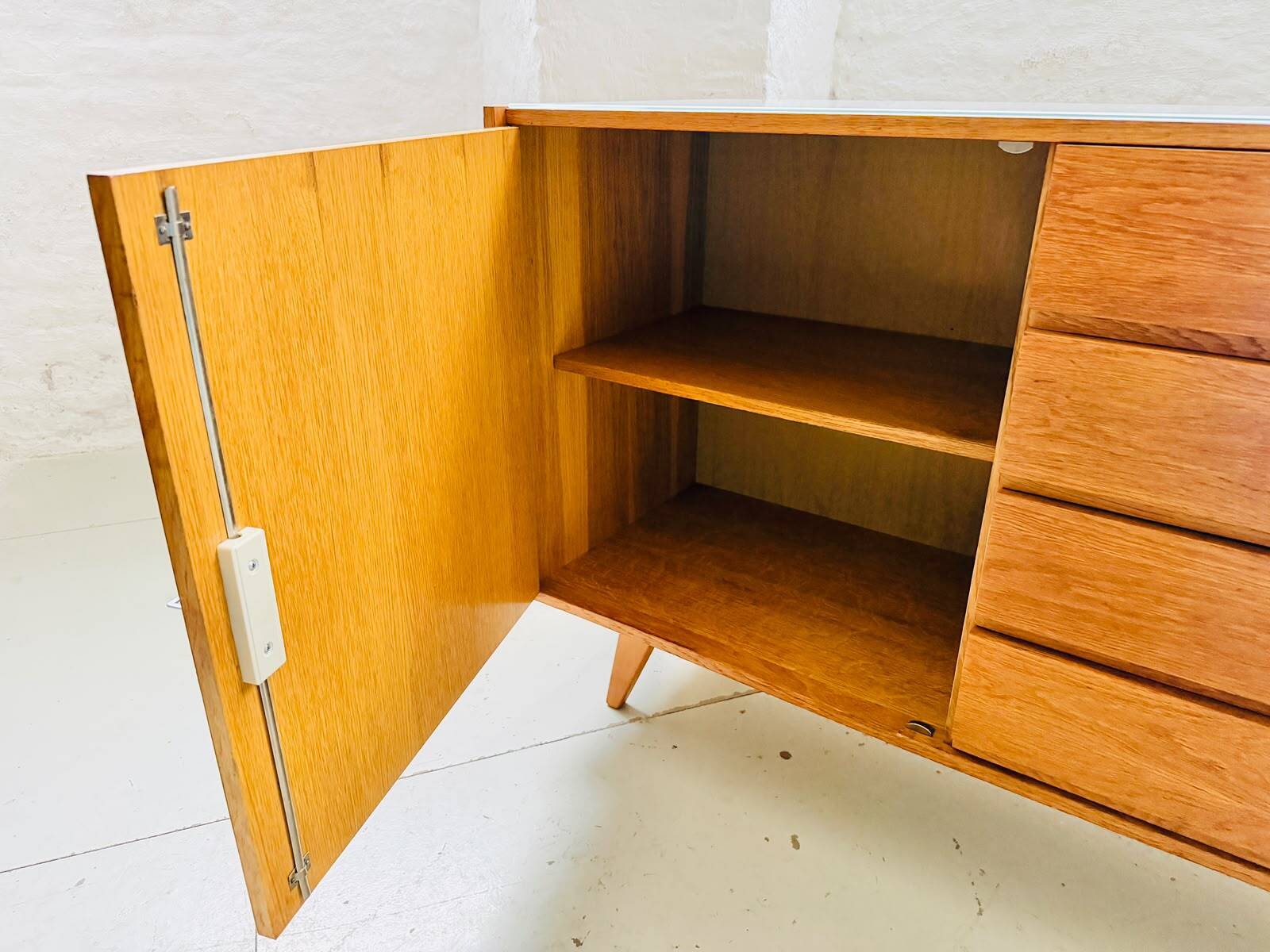 Buffet des années 50, modèle U-458