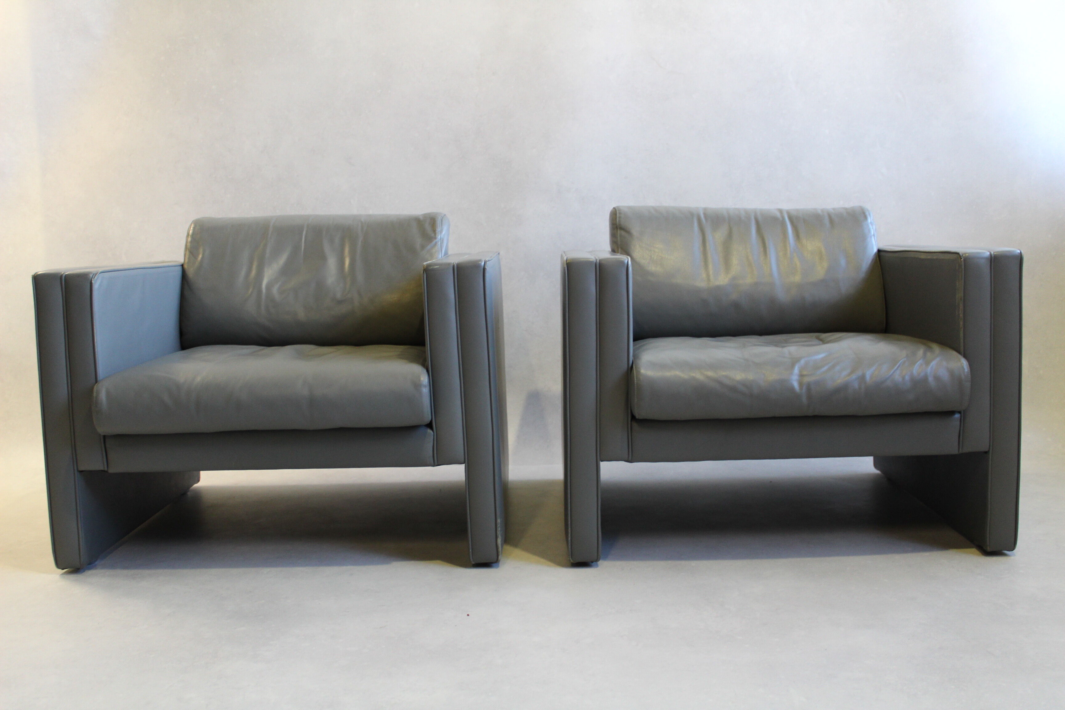 Pair of Walter Knoll gray leather armchairs design Jürgen Lange