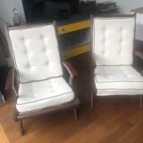 Free-span armchairs
