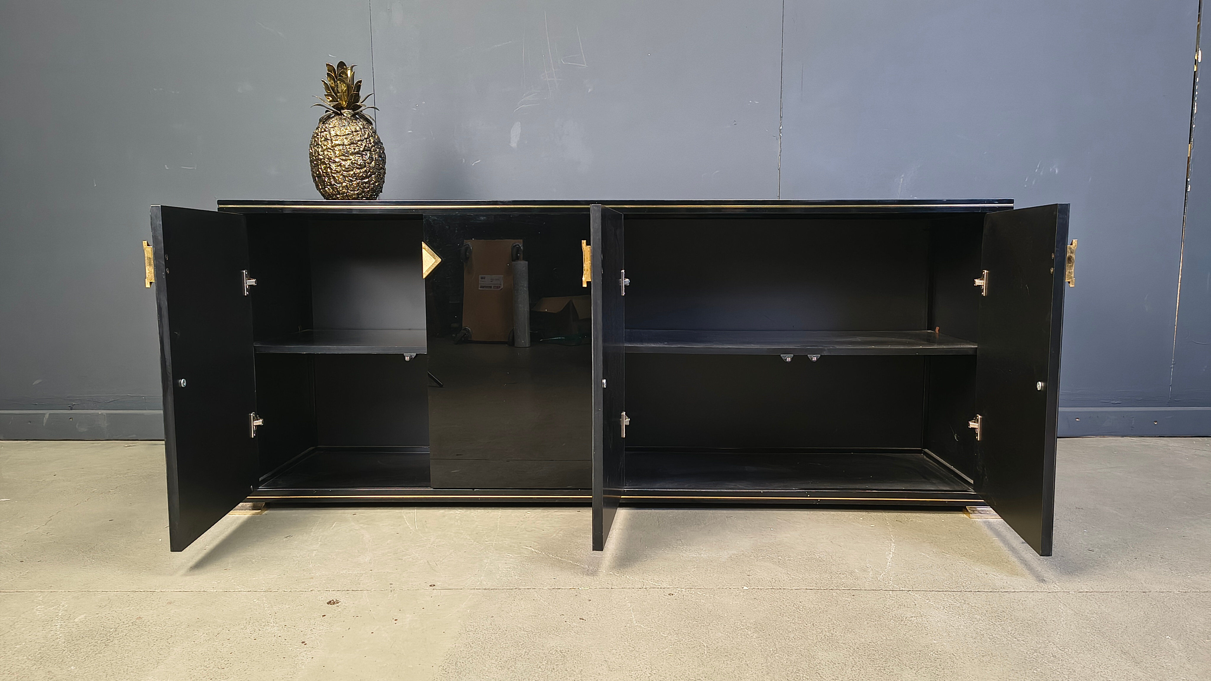 Enfilade en laiton et laque par Pierre Vandel, années 1970