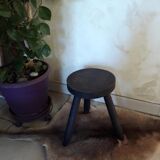 Tripod farm stool