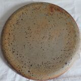 Round dish in varnished sandstone
