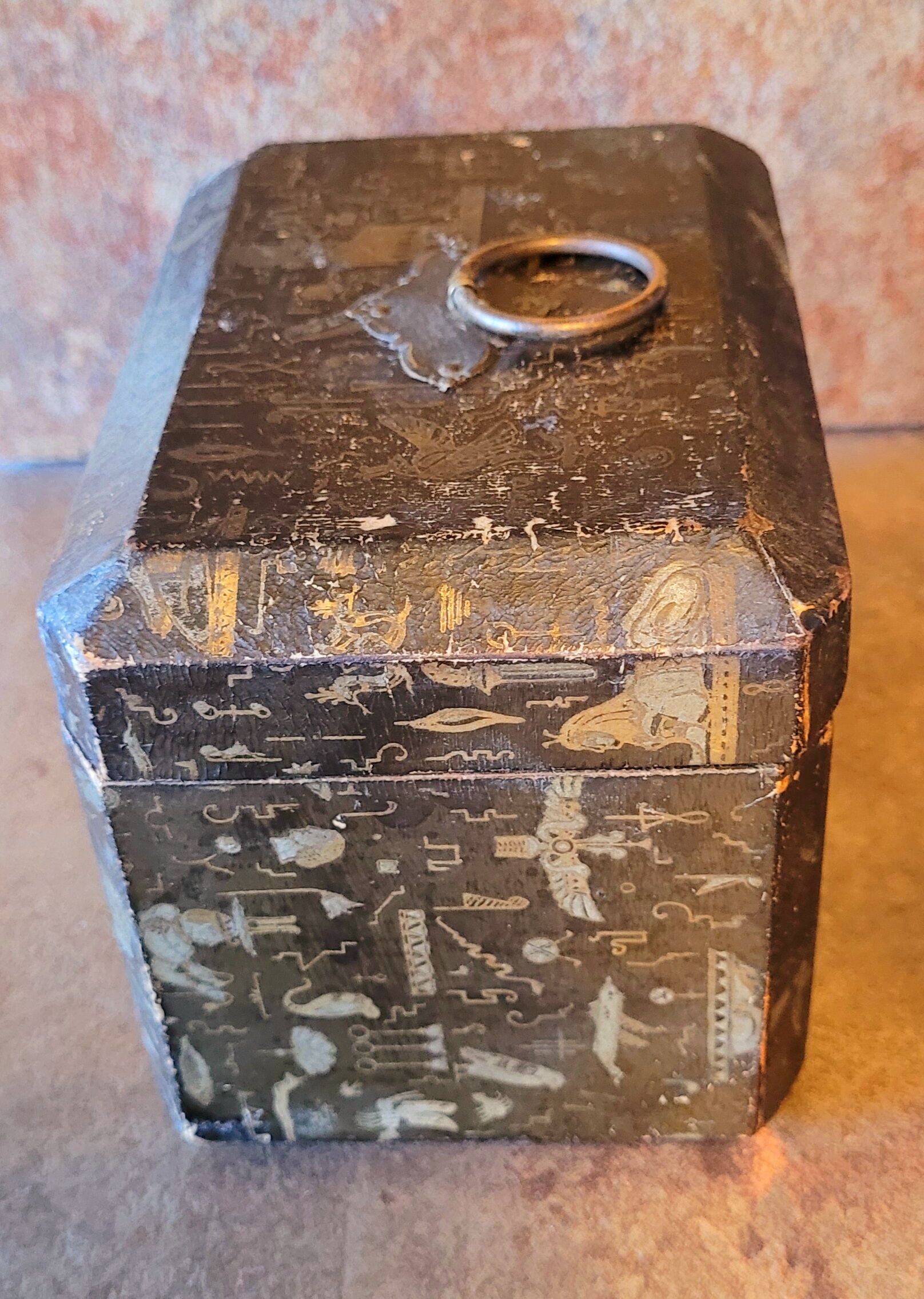 Vintage box decorated in Ancient Egypt from the 20s 30s